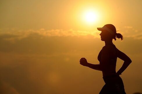 Puoi correre non solo la mattina ma anche la sera per perdere peso. 