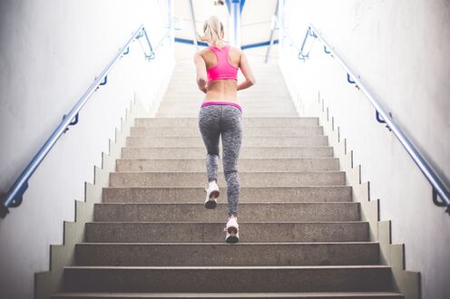 Salire le scale è un ottimo modo per perdere peso in eccesso. 