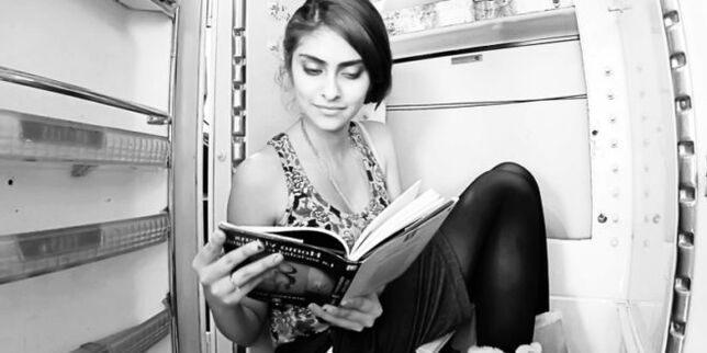 La ragazza sta cercando un modo per perdere peso velocemente